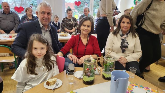 dziedkowie z wnuczka