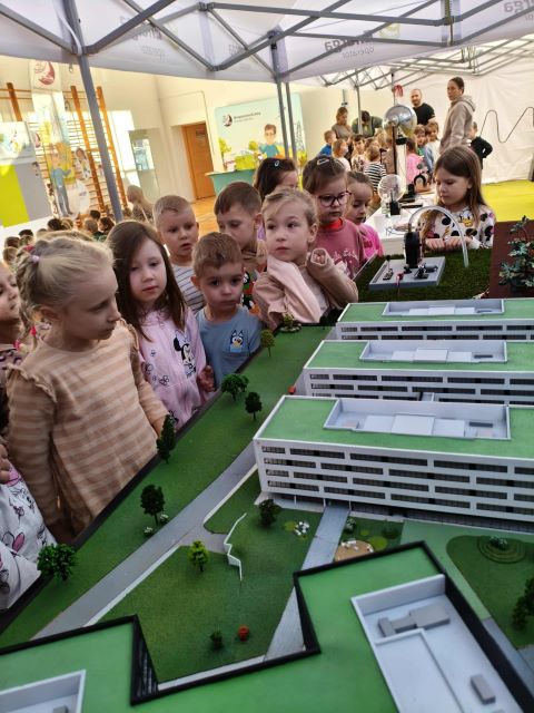 558997043 1521735172398736 590043052984421312 n