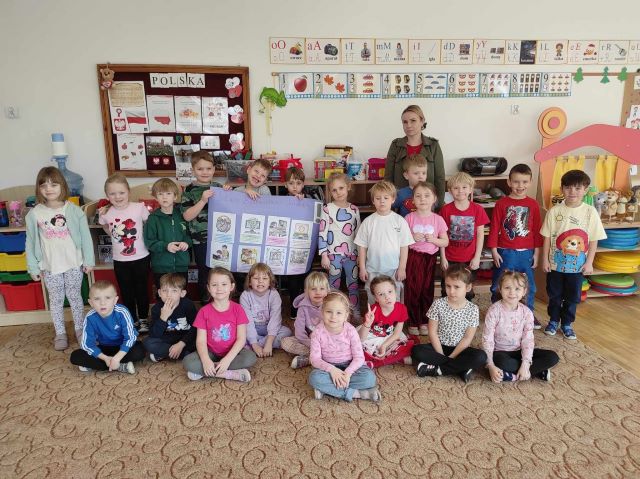 sloneczniki i plakat bezpieczny internet