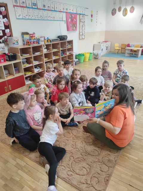 sloneczniki sluchaja ksiazki pani kasi