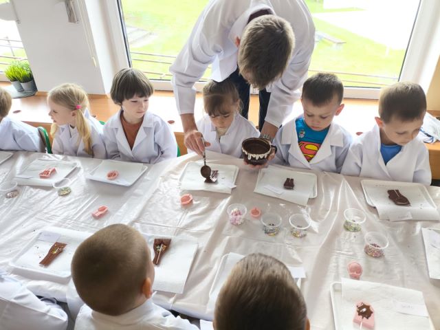 tulipanki na warsztatach lizaki