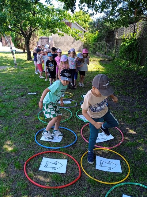 tulipanki skacza po strzalkach